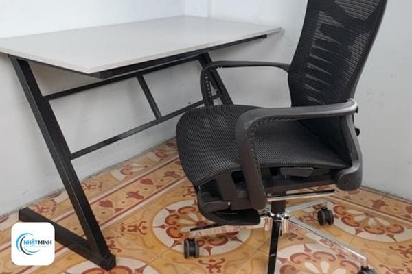 Dịch vụ thu mua bàn làm việc chữ Z